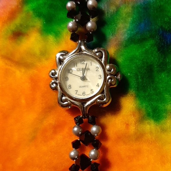 Gray & Black Bead Quartz Geneva Watch main image 4